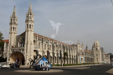 Fantástico escritório com 2 estacionamentos no restelo!