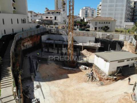 Novo t2+1 de luxo com terraço e garagem na praia rocha