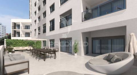 Novo t2+1 de luxo com terraço e garagem na praia rocha