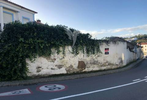 Armazém por recuperar em odemira