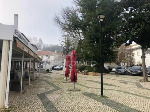 Armazém por recuperar em odemira