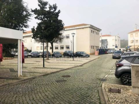 Armazém por recuperar em odemira