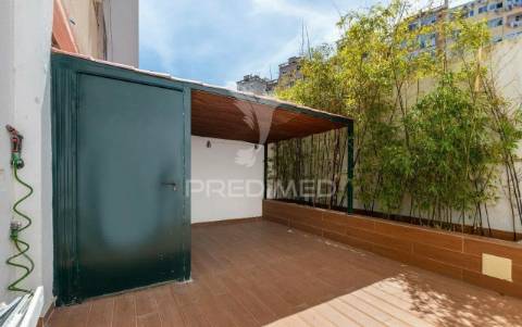 Excelente apartamento t2 com terraço à lapa, estrela, lisboa