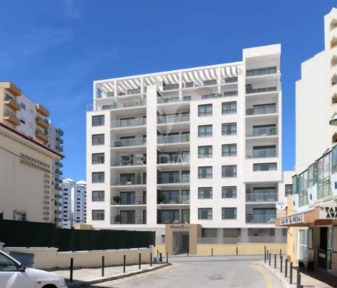 Novo t2 de luxo com terraço e garagem na praia rocha