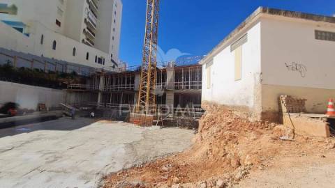 Novo t2 de luxo com terraço e garagem na praia rocha