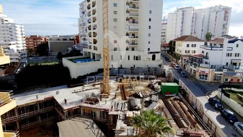 Novo t2 de luxo com terraço e garagem na praia rocha
