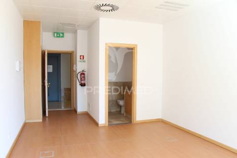 Escritório novo com vista rio - parque das nações