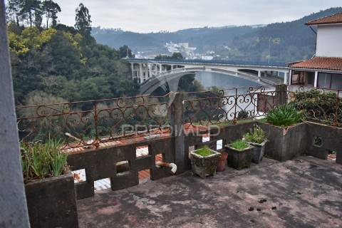 Moradia - vistas para o rio douro e sousa