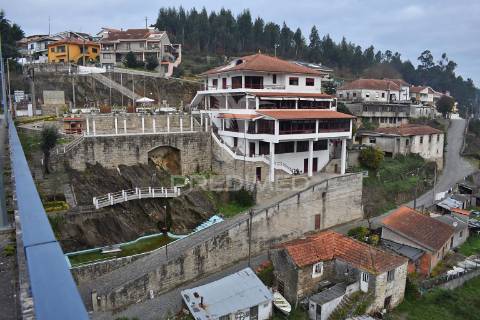 Moradia - vistas para o rio douro e sousa