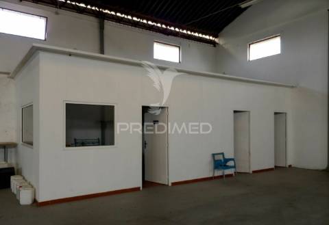 Armazém - zona industrial de alter do chão