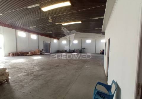 Armazém - zona industrial de alter do chão