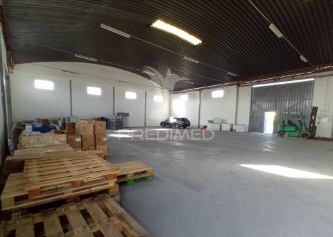 Armazém - zona industrial de alter do chão