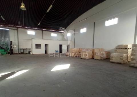 Armazém - zona industrial de alter do chão