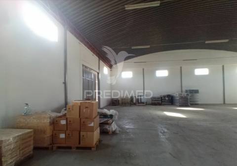 Armazém - zona industrial de alter do chão