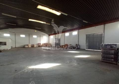 Armazém - zona industrial de alter do chão