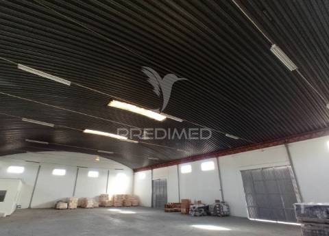 Armazém - zona industrial de alter do chão