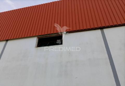 Armazém - zona industrial de alter do chão