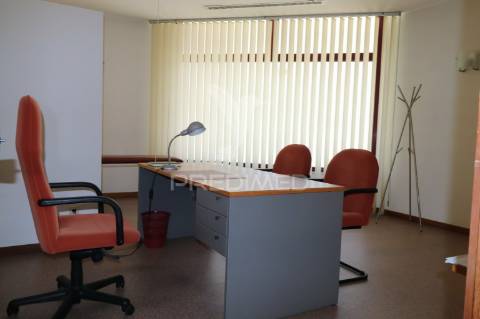 - loja/ clínica de fisioterapia