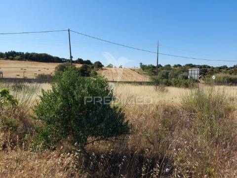 Terreno 14km de lagos 3330m2 totalmente delimitado com muro