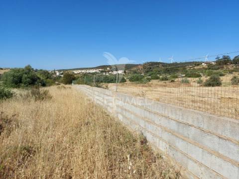 Terreno 14km de lagos 3330m2 totalmente delimitado com muro