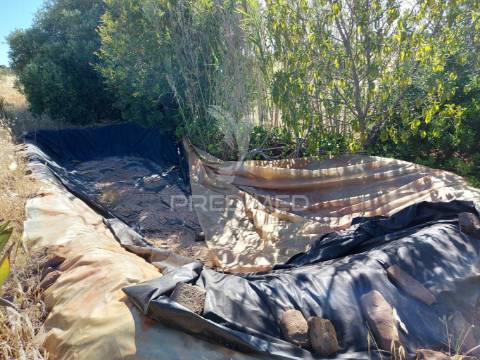 Terreno 14km de lagos 3330m2 totalmente delimitado com muro