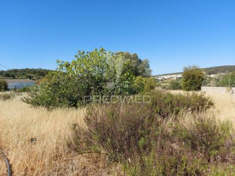 Terreno 14km de lagos 3330m2 totalmente delimitado com muro