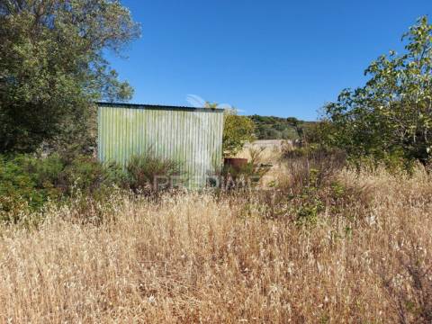 Terreno 14km de lagos 3330m2 totalmente delimitado com muro