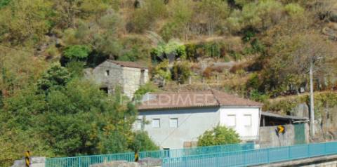 Moradia usada c/ 3 moinhos de roda em vila real