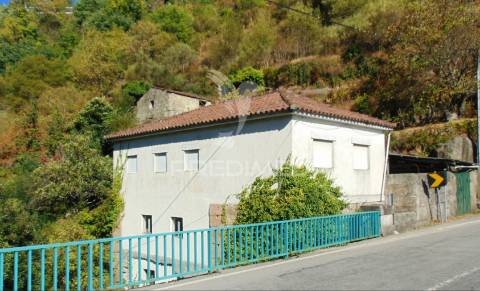 Moradia usada c/ 3 moinhos de roda em vila real