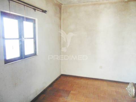 Moradia usada c/ 3 moinhos de roda em vila real