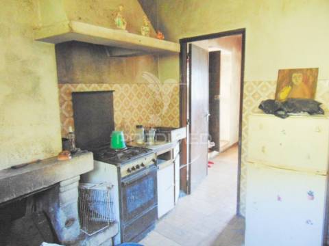 Moradia usada c/ 3 moinhos de roda em vila real