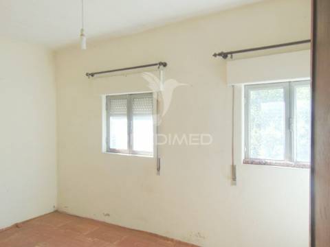 Moradia usada c/ 3 moinhos de roda em vila real