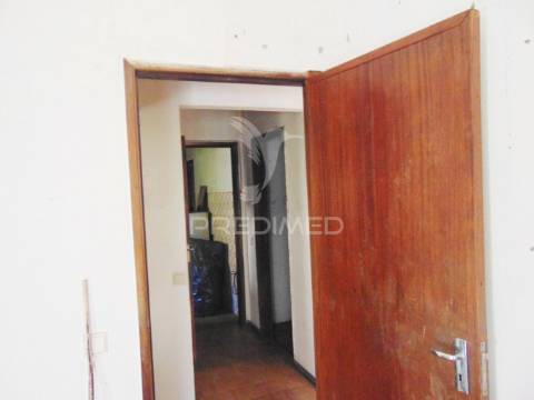 Moradia usada c/ 3 moinhos de roda em vila real