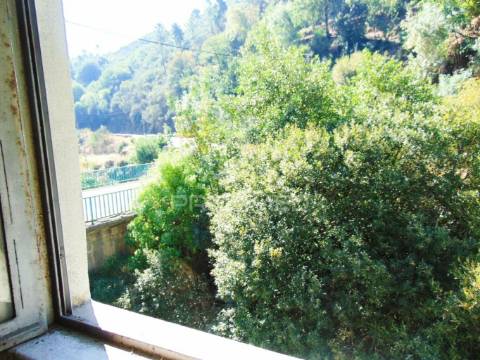 Moradia usada c/ 3 moinhos de roda em vila real