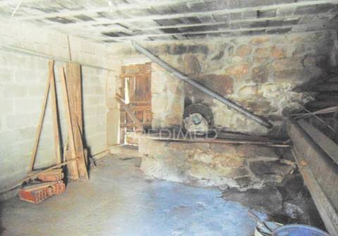 Moradia usada c/ 3 moinhos de roda em vila real