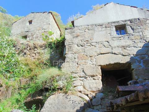 Moradia usada c/ 3 moinhos de roda em vila real