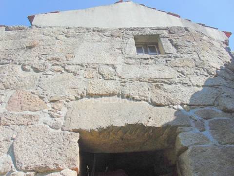 Moradia usada c/ 3 moinhos de roda em vila real