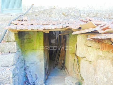 Moradia usada c/ 3 moinhos de roda em vila real