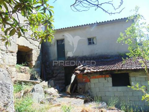 Moradia usada c/ 3 moinhos de roda em vila real