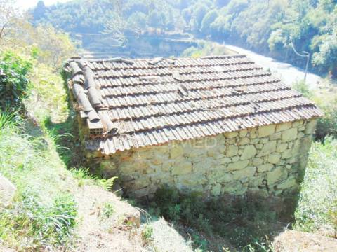 Moradia usada c/ 3 moinhos de roda em vila real