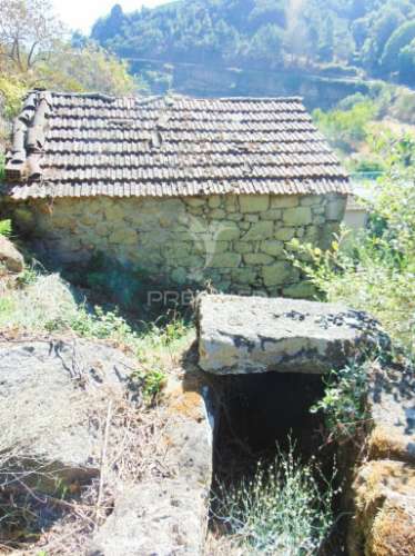 Moradia usada c/ 3 moinhos de roda em vila real