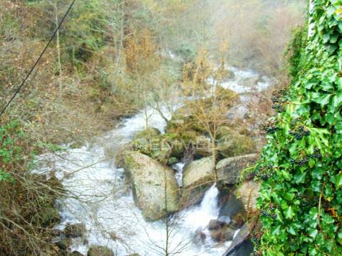 Moradia usada c/ 3 moinhos de roda em vila real