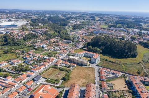 Terreno na junqueira_ vilar do paraíso_ v.n. gaia