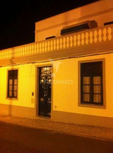 Alojamento local em casa senhorial com restaurante e loja individual