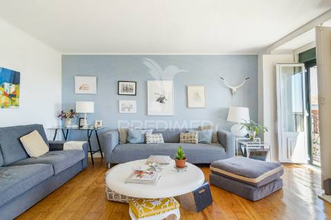 Magnífico t4 duplex com varandas, terraço e vista rio, estrela, lisboa