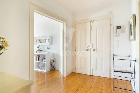 Magnífico t4 duplex com varandas, terraço e vista rio, estrela, lisboa