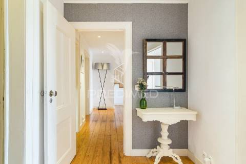 Magnífico t4 duplex com varandas, terraço e vista rio, estrela, lisboa