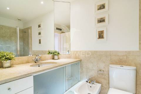 Magnífico t4 duplex com varandas, terraço e vista rio, estrela, lisboa