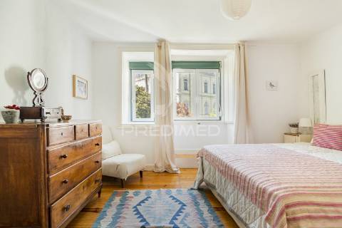 Magnífico t4 duplex com varandas, terraço e vista rio, estrela, lisboa