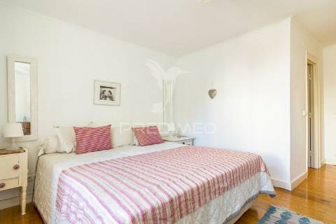 Magnífico t4 duplex com varandas, terraço e vista rio, estrela, lisboa